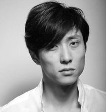 闫妮与80后小男人亲密照揭底佟掌柜低调隐秘姐弟恋图片