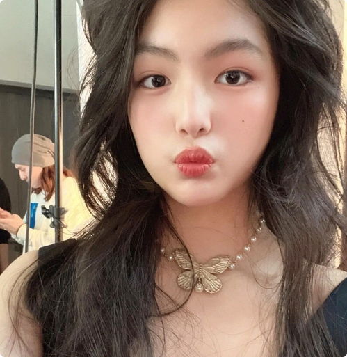 富养女不是穿金戴银,看18岁黄多多近照就知道,什么叫顶级气质