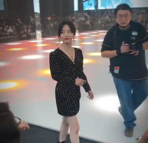 谭松韵去线下看秀,看清路人随手拍的生图,这状态哪像有30岁