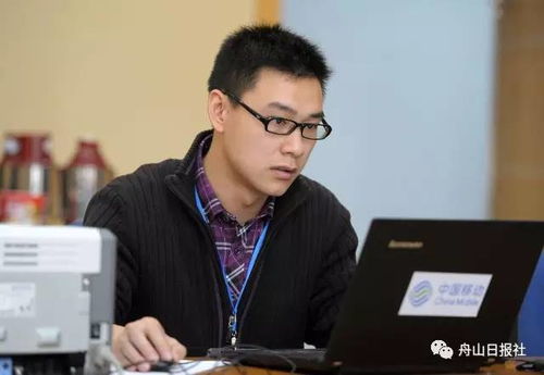 两会表情丨舟小新就是这样在两会期间搞新闻的
