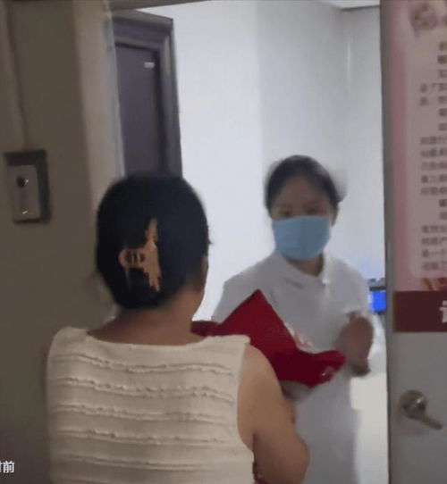 太离谱了40多岁女子到生才知自己怀孕,大儿20岁,老公回应质疑