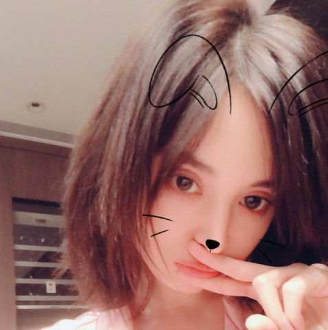 娜扎睡衣素颜自拍,花式卖萌真少女