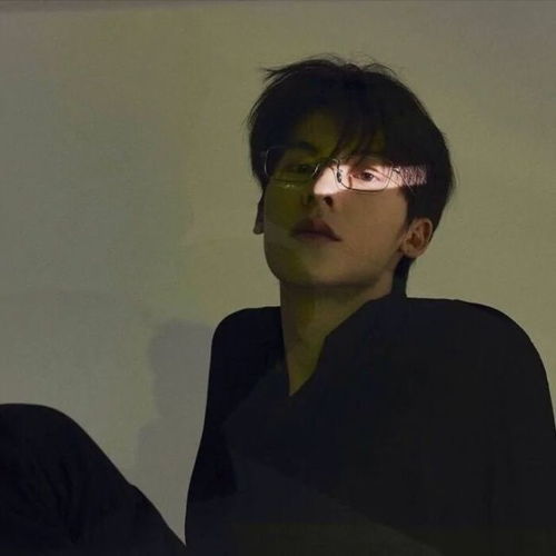 男生头像夏日是远道而来的浪漫与热情.