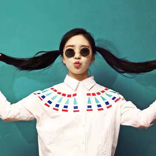 70后沉稳微信头像女人洒脱