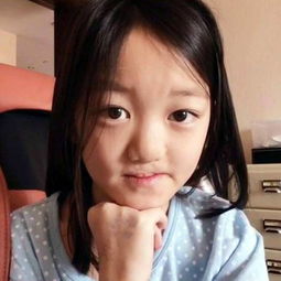 王菲12岁爱女李嫣晒自拍长腿吸睛p卡通帅哥相陪少女心满满