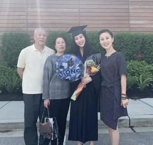 黄圣依18岁继女晒登山照,人生阅历丰富少年老成,模样像二三十岁