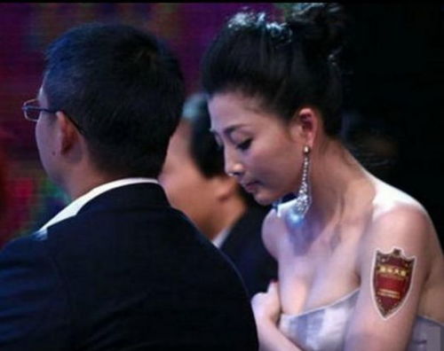 她年轻时迷到大片男人,却不结婚不生子,今40岁甜的像个水蜜桃