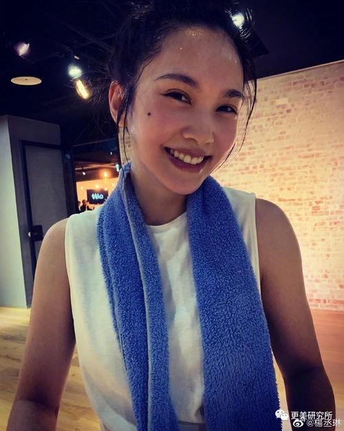 妈妈做了30年小三,她插足天王恋爱又嫁富豪,41岁嫩似少女,咋填充的