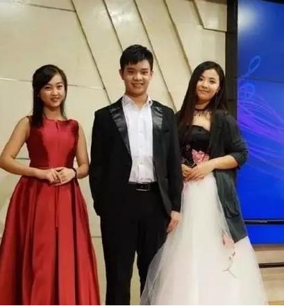 林妙可衣品为何总跑偏以前大妈服现在又被喷太幼稚毫无时尚感
