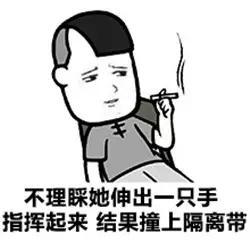 去驾校学车,没想到刚上车不久就把教练逼跳车