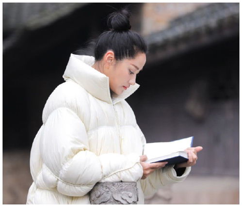 她曾多次上春晚,被男友抛弃后,34岁和男友恋爱如今50岁还不结婚