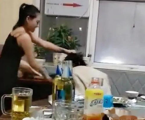 刑拘19岁女孩狂扇15岁女孩50个耳光