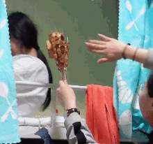 搞笑gif说出来你可能不信,我切黄瓜从来不用菜刀