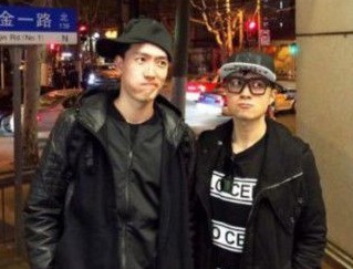 刘翔与古巨基上海小聚撇嘴拍照表情搞怪