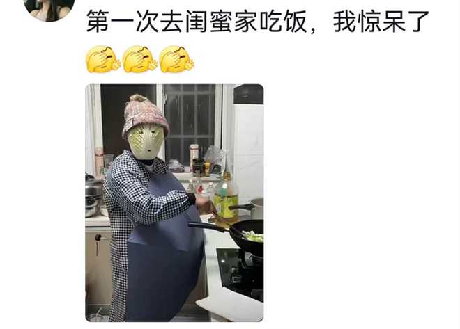 男子偷拍合租室友做饭,表情搞笑一脸生无可恋,笑死在网友评论区