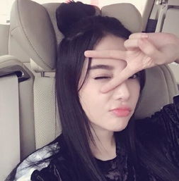 李小璐搞怪卖萌自拍图片嘟嘴比v像angelababy3