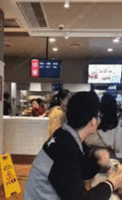 搞笑图片跟了两个多小时,终于见到女神的容貌啦.