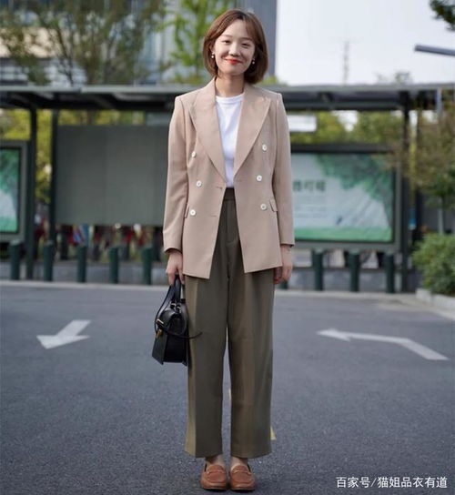 西装裤乐福鞋,才是春季职场打开方式,优雅知性特适合40岁女人
