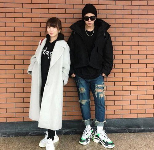 42岁经纪人小霜晒混血宝宝萌照宣布产女喜讯,罗志祥秒送祝福好可爱呀