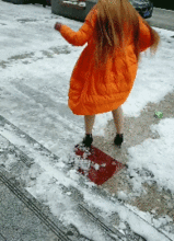 搞笑gif趣图美女,穿高跟鞋在冰上走,要小心点哟