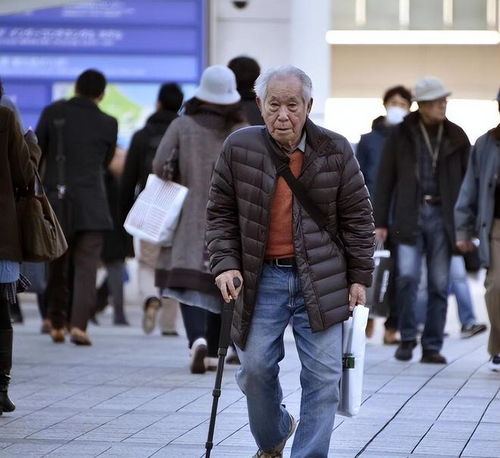 日本老人70岁仍被迫委身色情业老龄就业问题,值得我国警示