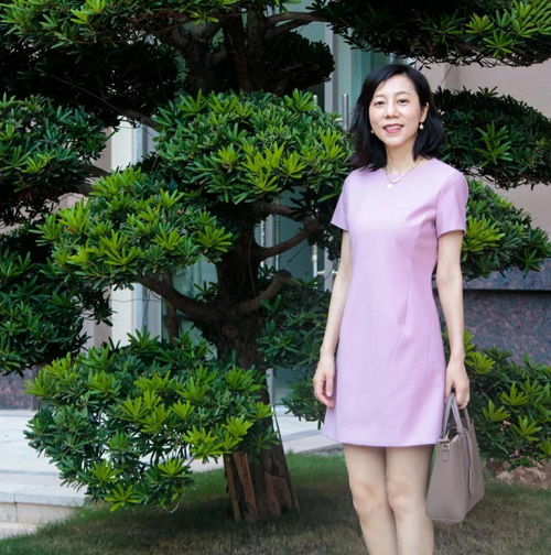 50岁女人更会穿搭,这五套搭配时髦又精致,端庄大气减龄又高级