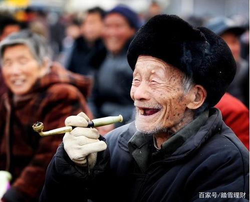 答案来了农民养老金新政策,65岁以上的老人每月可以领多少钱