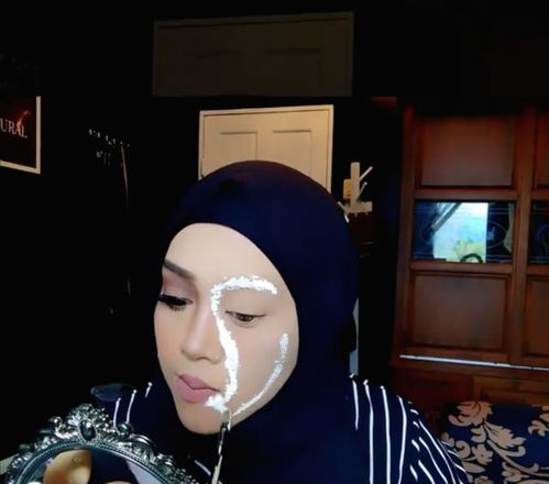 当头巾与化妆术相结合,这个小姐姐的妆容堪称一绝