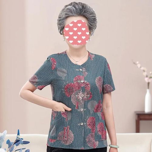 发现一现象很多60岁以上老年女性喜欢穿显老10岁的奶奶衫为什么呢
