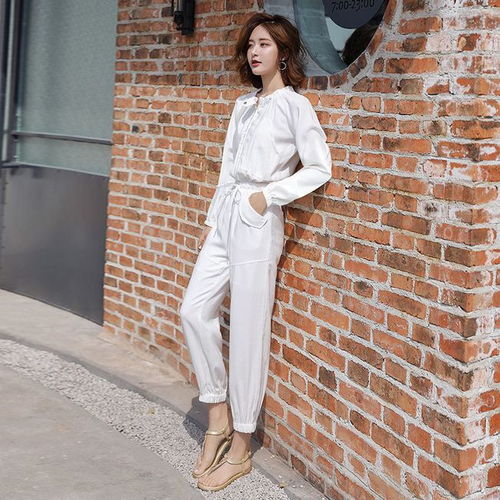 不管20岁还是30岁的女人,衣服穿这3种颜色,明媚动人又显白