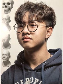 传奇绘画课堂回顾第二八三集朱传奇教你画戴眼镜的男同学四分之三侧素描头像