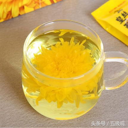偷偷告诉你喝酒的一个小技巧,让你在酒场不易醉,喝再多也不上头