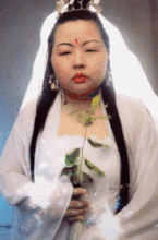 搞笑gif图妹子你在cos观音吗,恕我直言,你这是cos最丑的观音的,没有之一