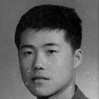 地产大亨王石携小30岁娇妻现身,神采奕奕很有夫妻相