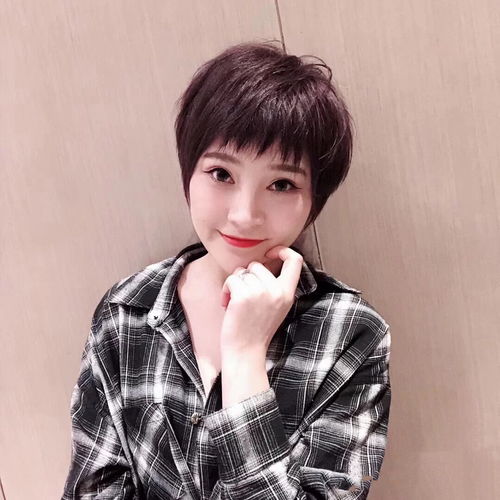 5060岁的女士依然优雅,几款好看的短发造型,修饰脸型更大方