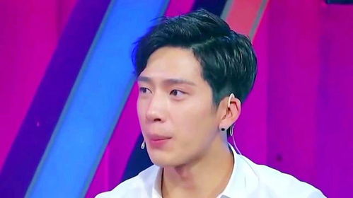 张若昀唐艺昕与伴郎团合影遭网友调侃撞款土味表情包