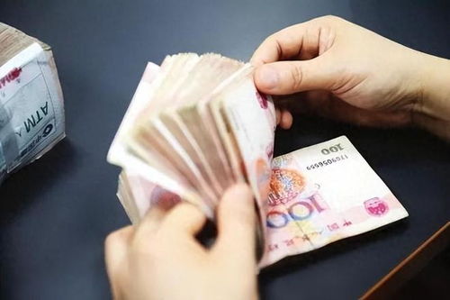 海南大学生atm机取出假钞被嘲讽,一招反击,行长亲自登门道歉