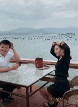 搞笑gif图你看看那享受的小表情,想必是真的舒服到了吧