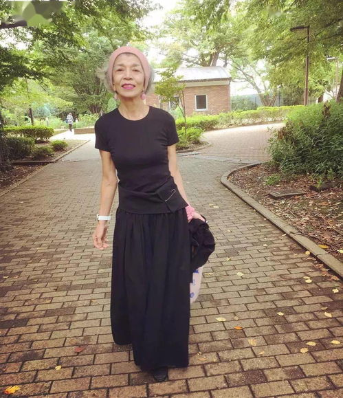 40岁妈妈和女儿同框,竟不分上下美得太高级